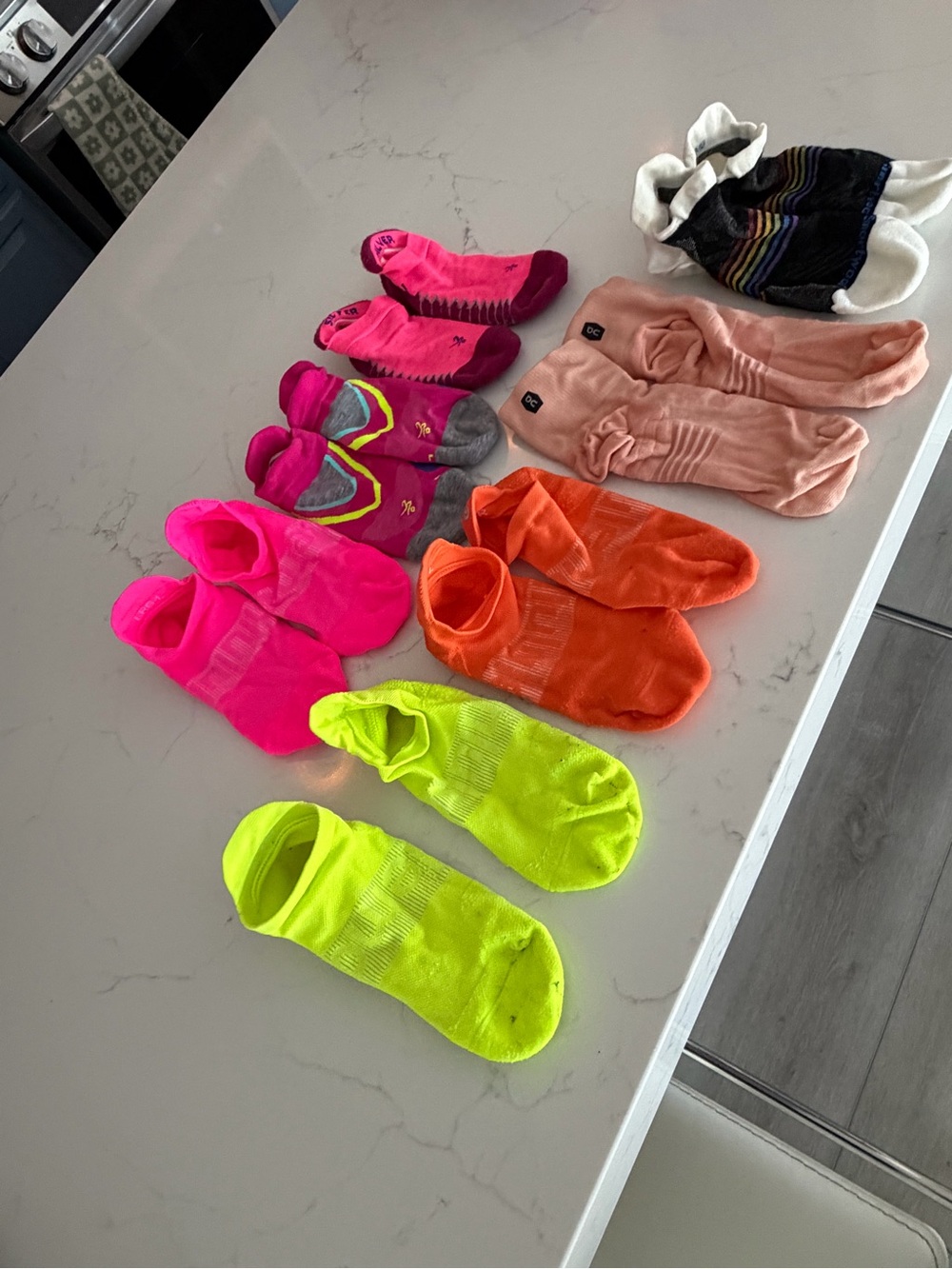 Lot of women’s size 38-40 athletic socks - Picture 2 of 5